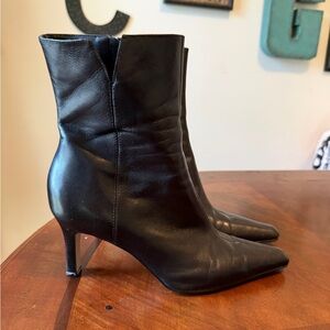 Vintage Gianni Bini Black Leather Ankle Boots Size 9 Side Zip Kitten Heel
